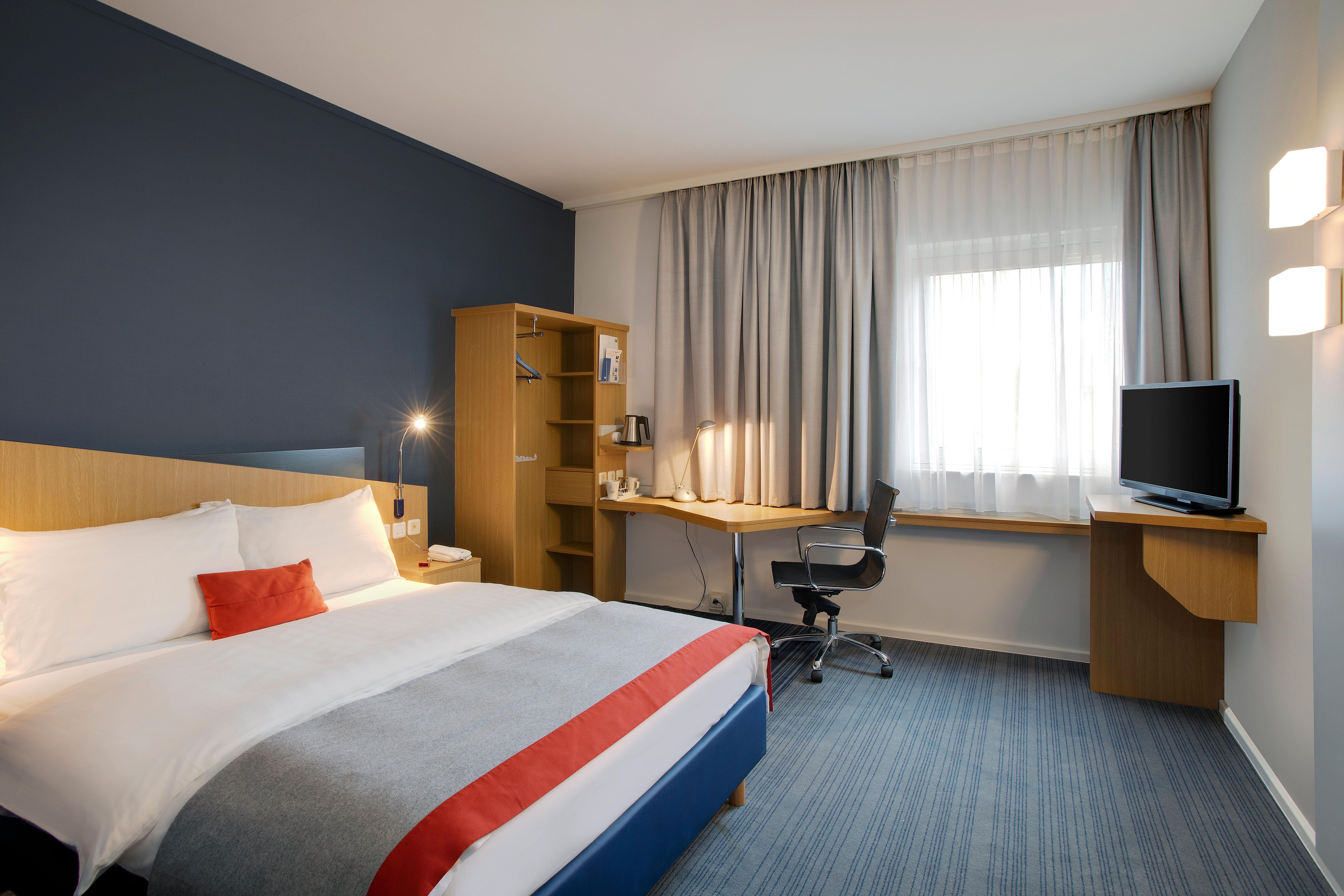 Holiday Inn Express Frankfurt Airport, An Ihg Hotel Moerfelden-Walldorf Bagian luar foto